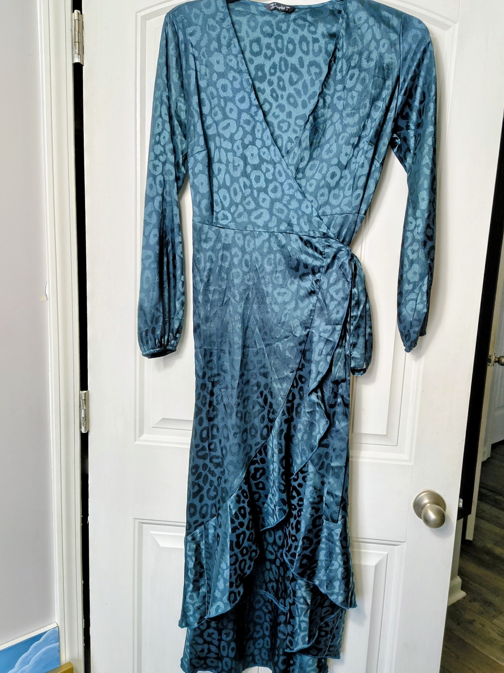 Simplee Apparel Teal Leopard-Print Wrap Dress